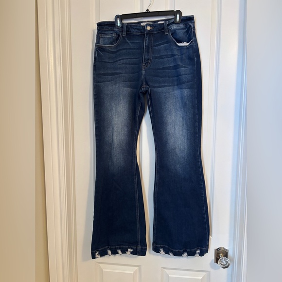 KanCan -  Kurvy Mid-Rise Flare Dark Blue Jeans. Size 32. Cotton/Poly/Spandex - Picture 12 of 13